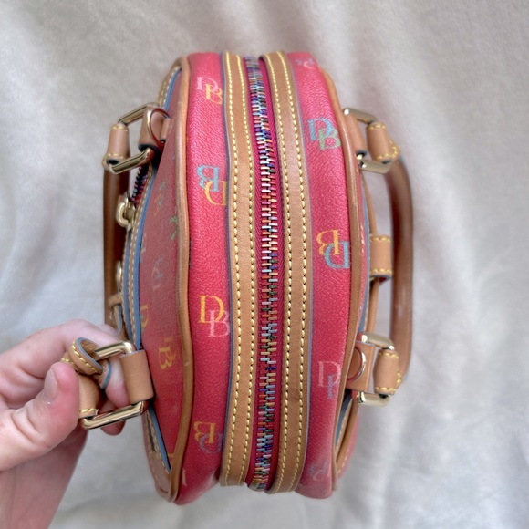 Dooney & Bourke Y2K vintage pink rainbow monogram small round canteen bag ππ©· - Picture 4 of 13